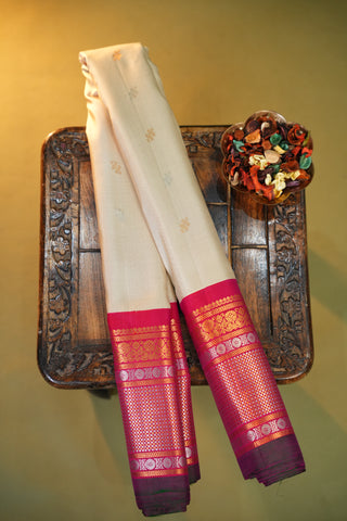 GADWAL SILKS IN EQUAL BORDER STYLE