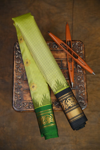 GADWAL PURE SILK HANDLOOM SAREE WITH GANGA JAMUNA BORDER